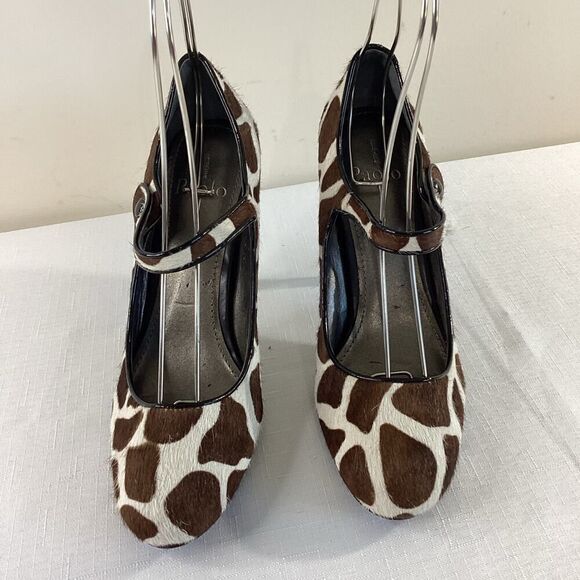 Paola Brown and Cream Pony Print Mary Jane Heels Size 8 - Picture 9 of 10